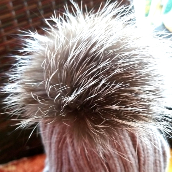 ANNABELLE Knit Chunky Cable Acrylic Real Fur Silver Fox Pom Pom Beanie Hat NWT - Picture 6 of 13